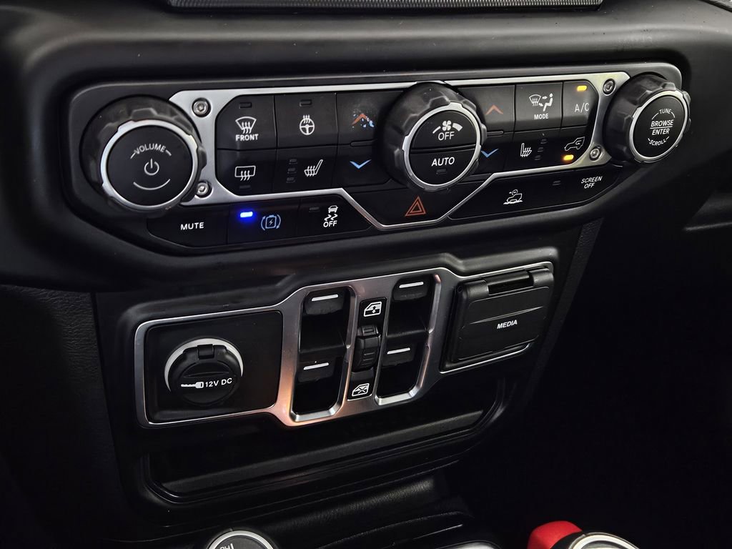 Used 2023 Jeep Wrangler Unlimited Sahara w/ Cold Weather Group image 16