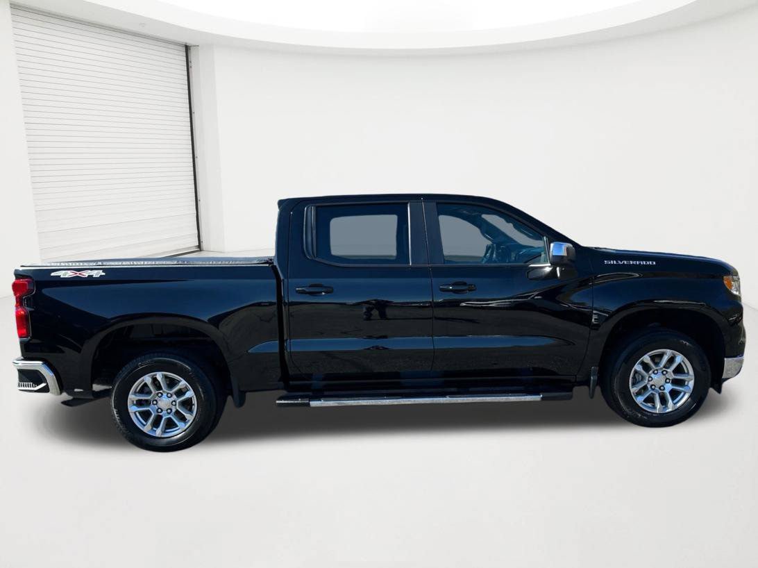 Used 2023 Chevrolet Silverado 1500 LT AWD/4WD image 4