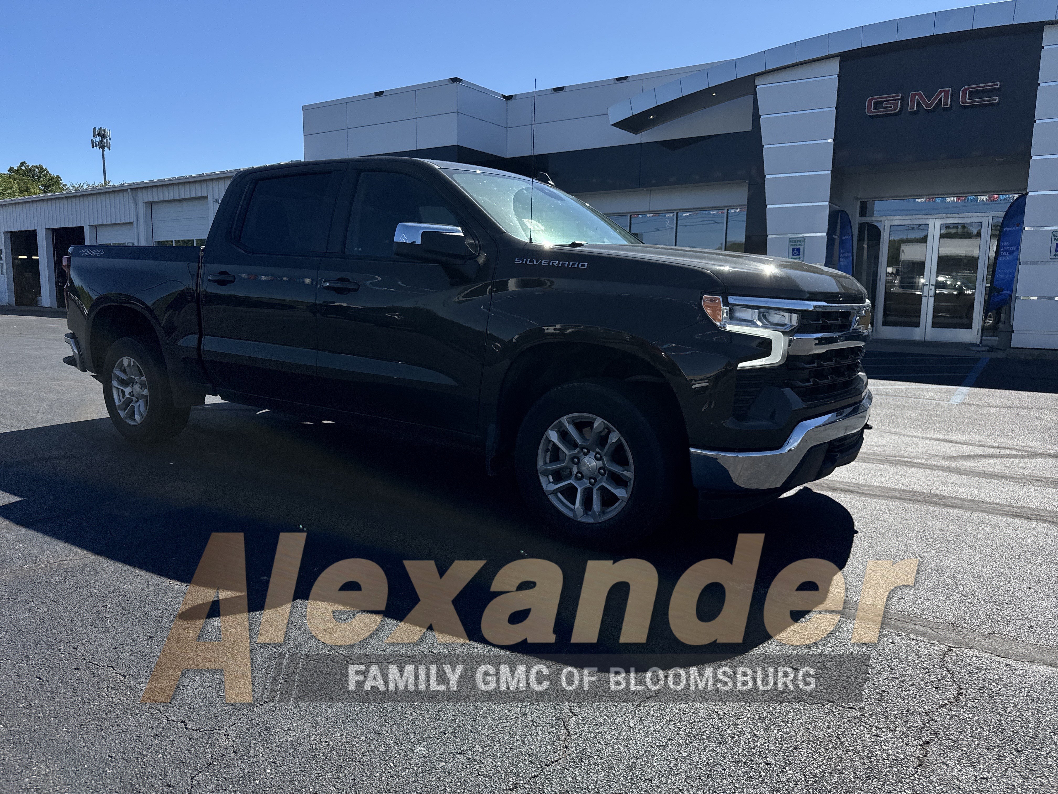 Used 2023 Chevrolet Silverado 1500 LT AWD/4WD image 1