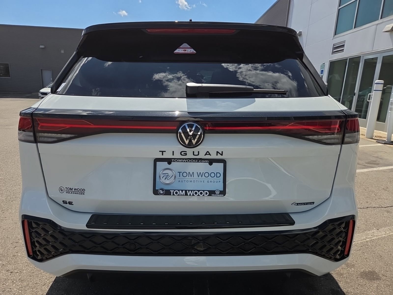 New 2026 Volkswagen Tiguan SE R-Line AWD/4WD image 11