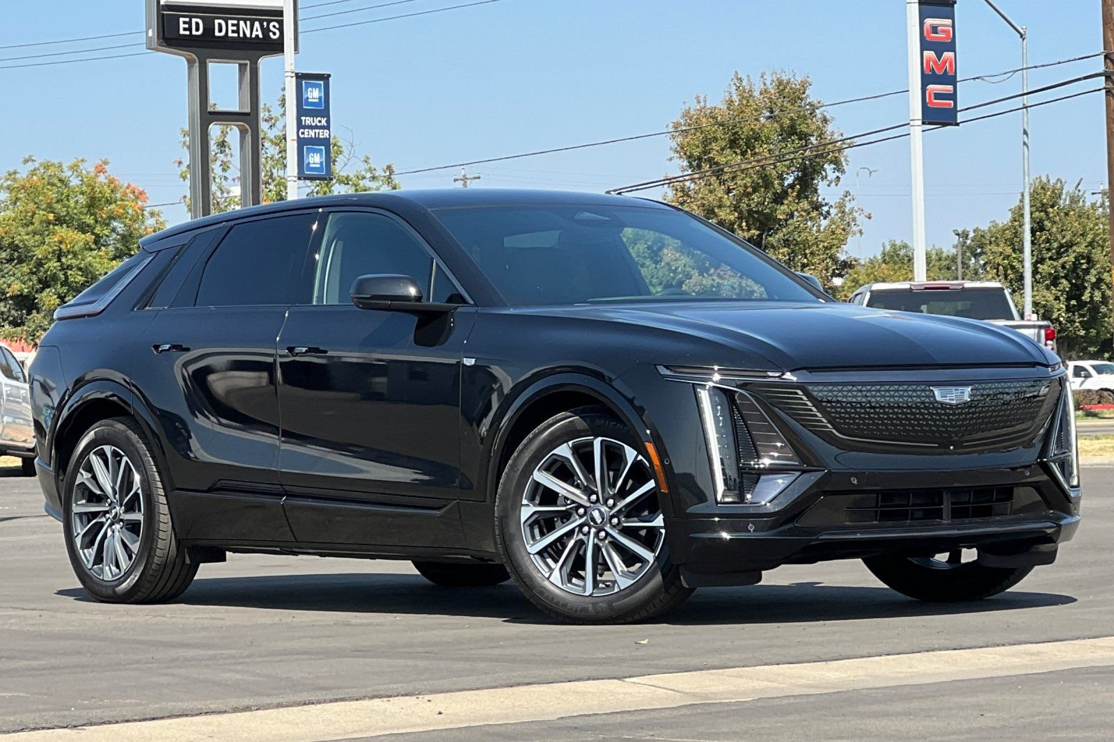 Used 2024 Cadillac Lyriq Sport RWD image 2