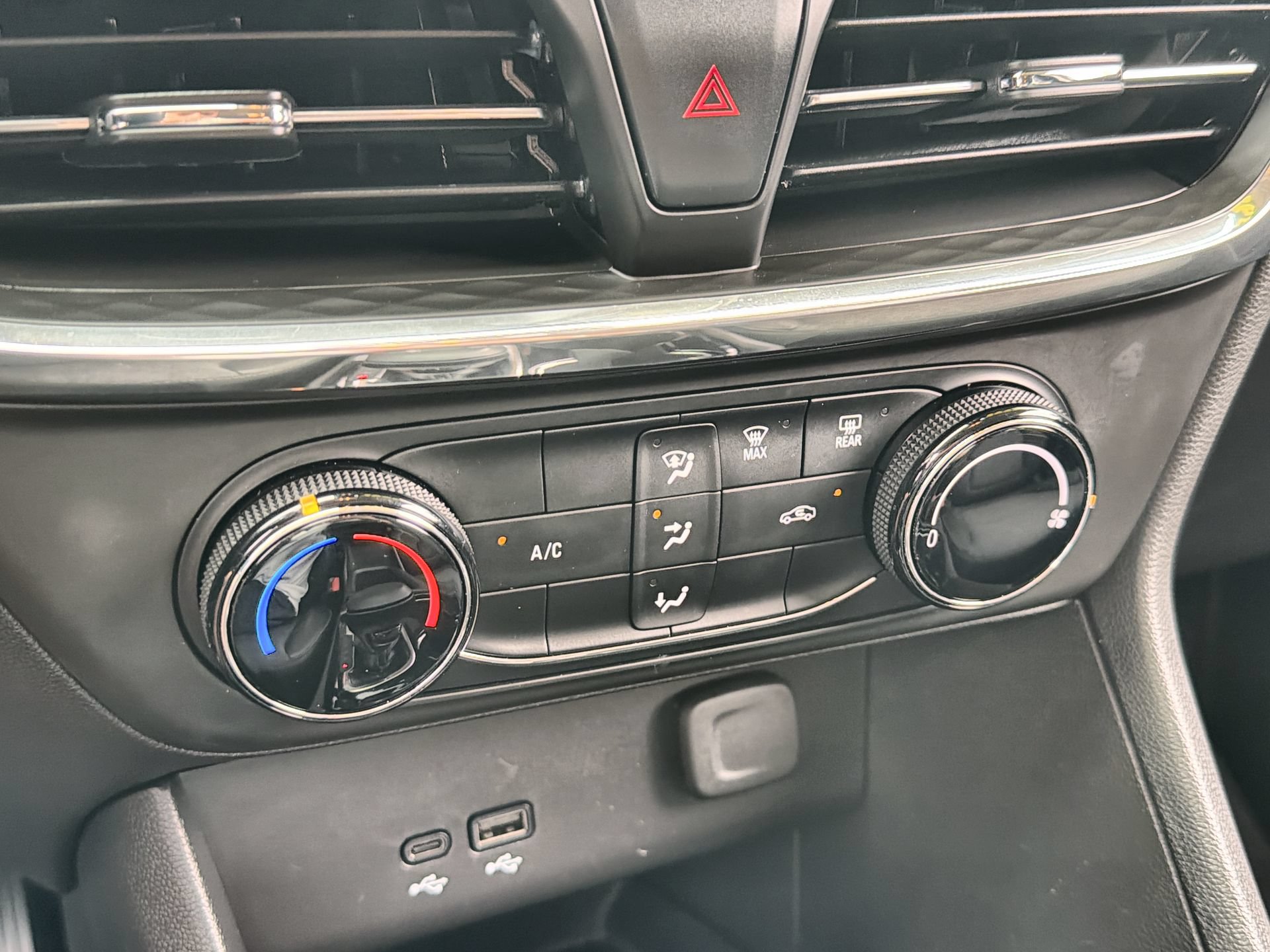 Used 2025 Buick Encore GX Preferred FWD image 18