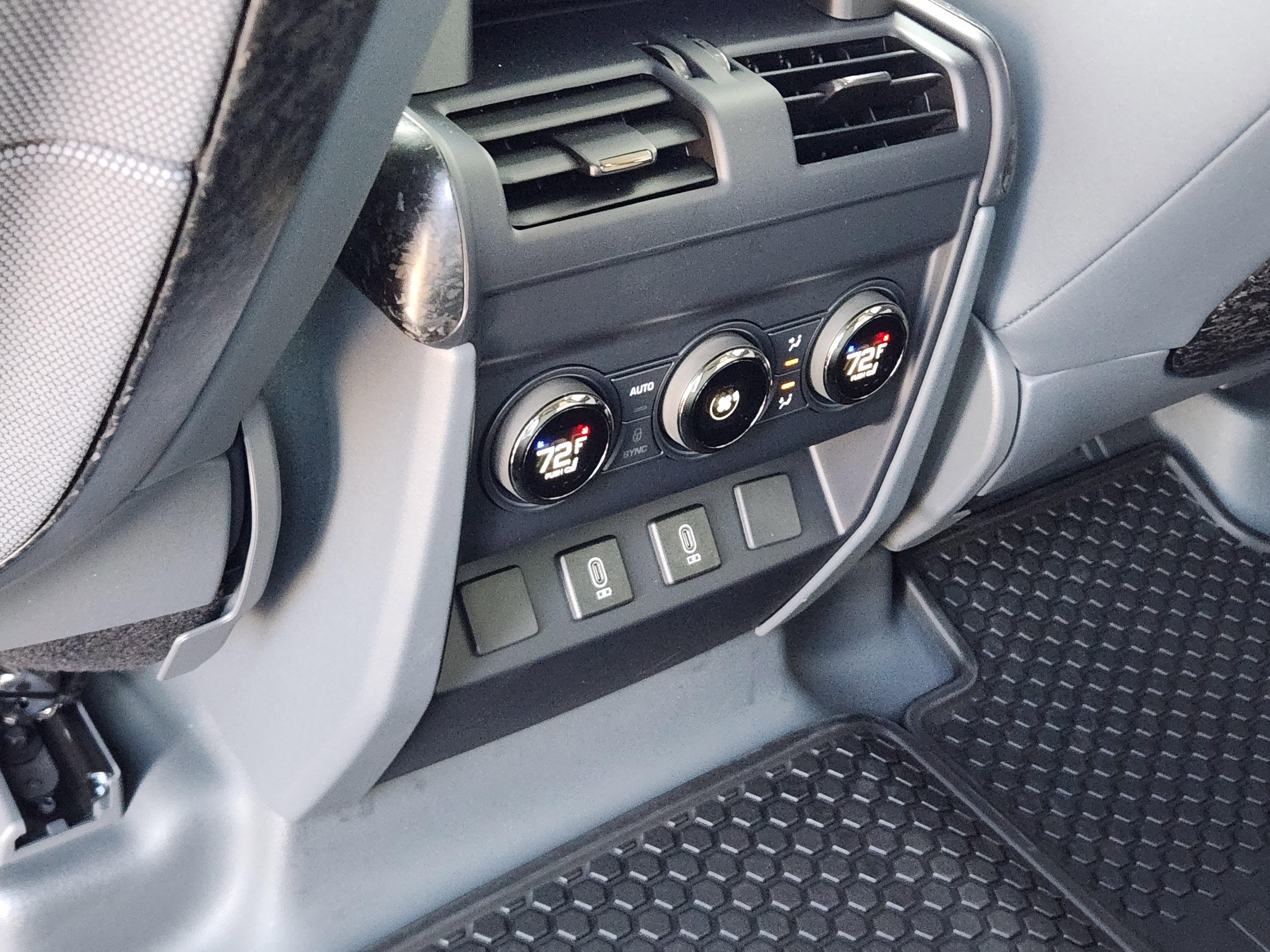 New 2026 Land Rover Defender 110 OCTA image 30