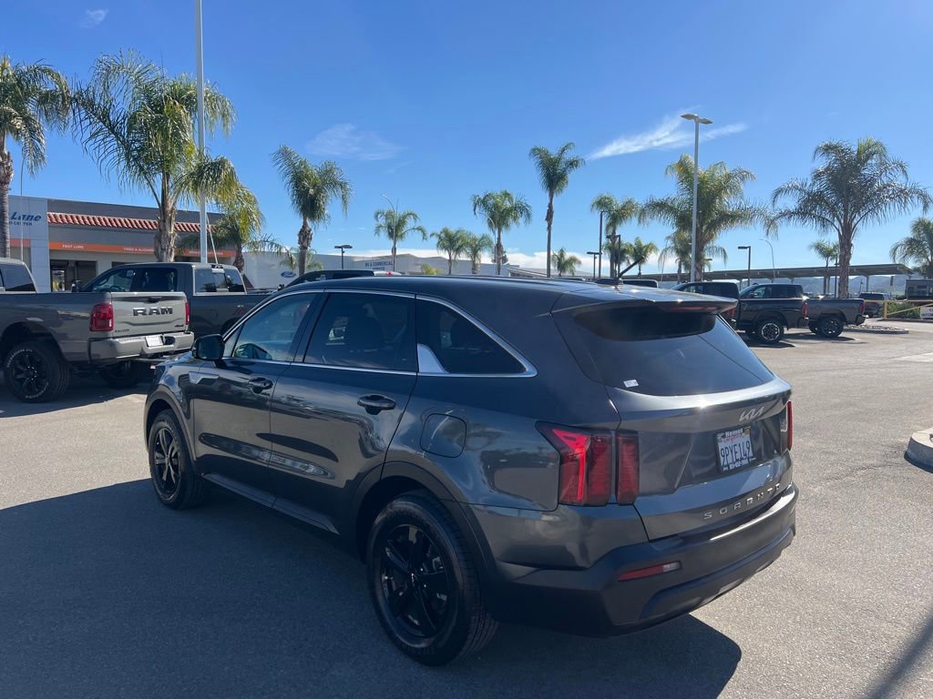 Used 2022 Kia Sorento LX image 6