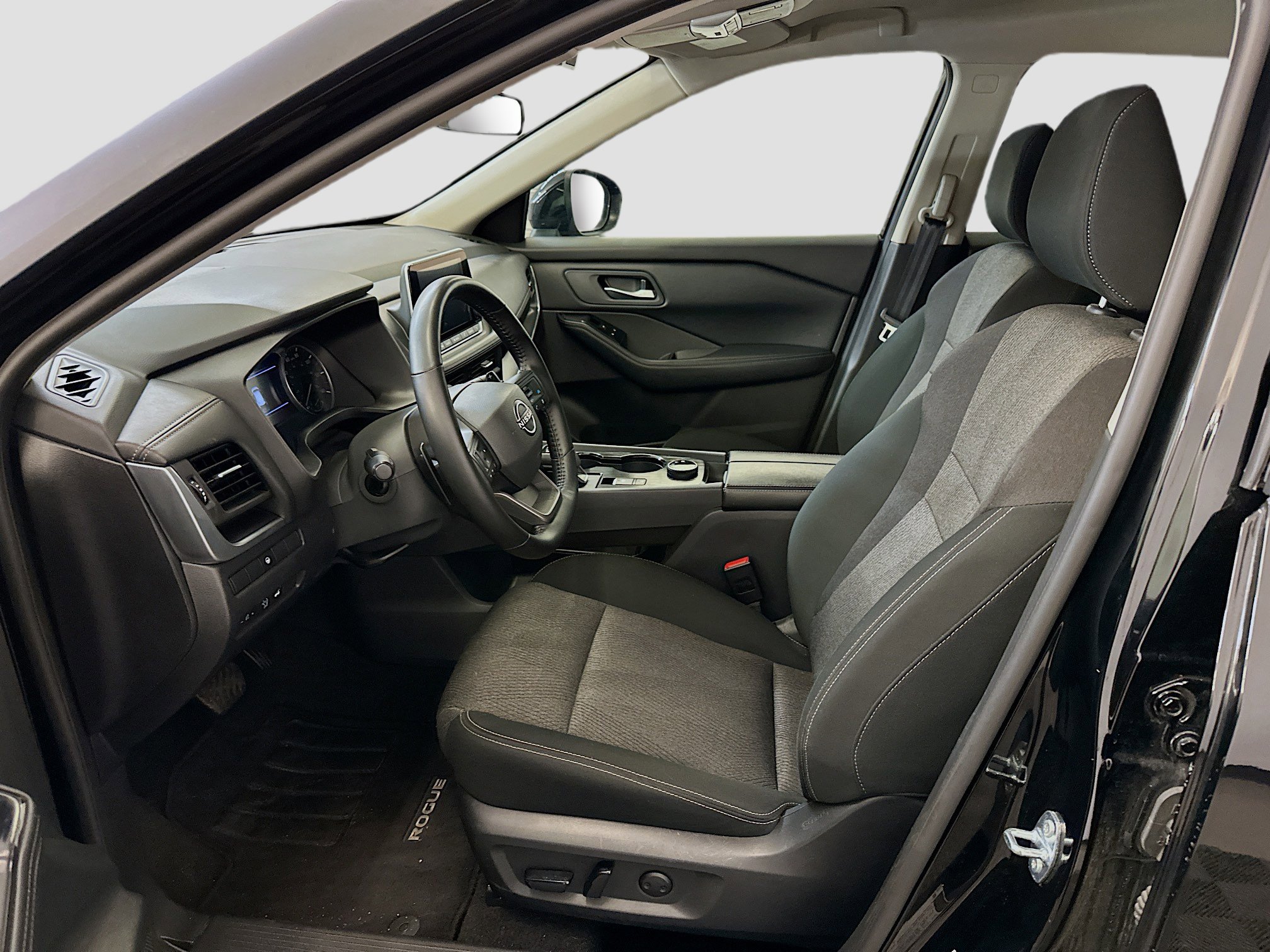 Used 2025 Nissan Rogue SV image 13