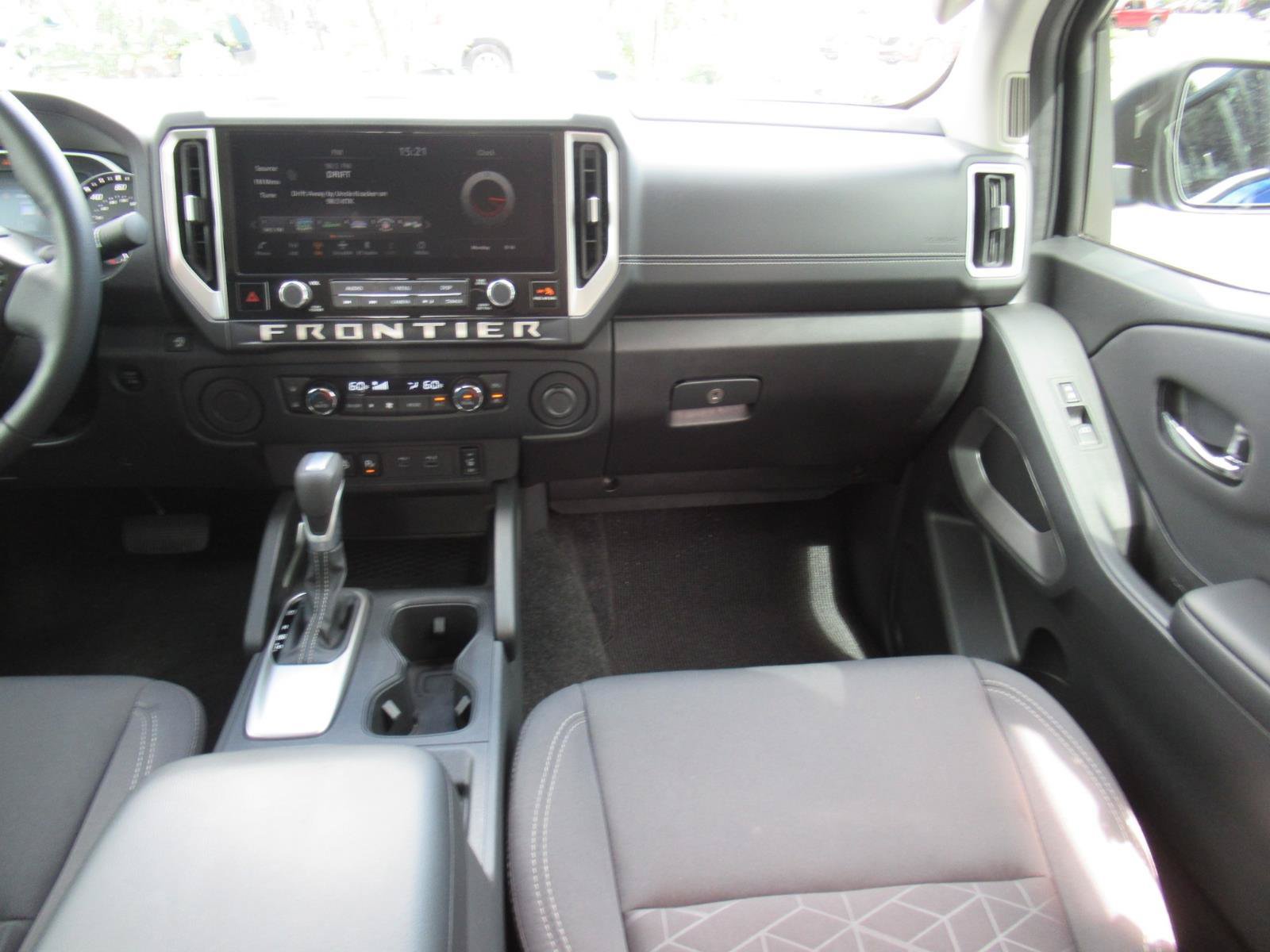 Used 2026 Nissan Frontier SV w/ SV Convenience Package RWD image 14