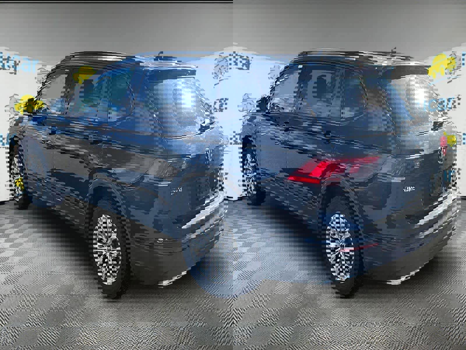 Used 2020 Volkswagen Tiguan S image 3