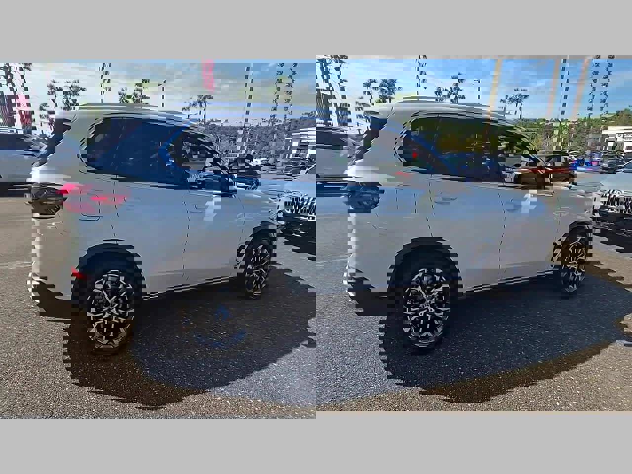 Certified 2025 BMW X5 xDrive50e w/ Premium Package image 30