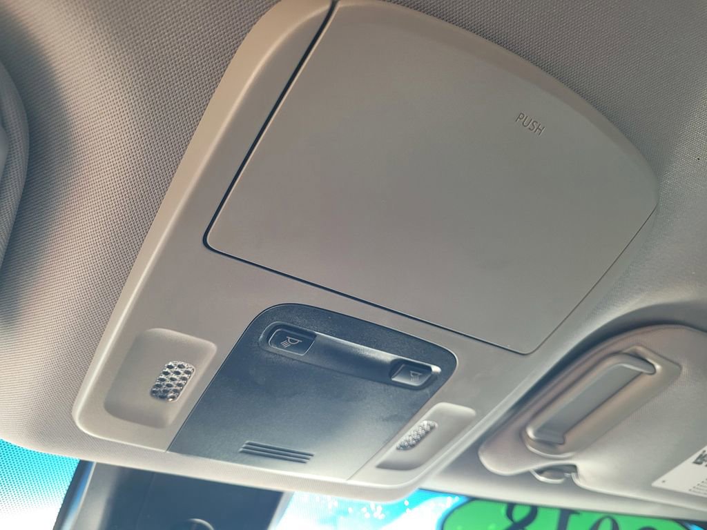 Used 2018 Toyota Camry SE image 18