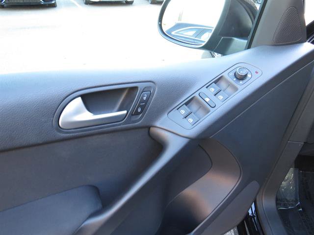 Used 2017 Volkswagen Tiguan S image 7
