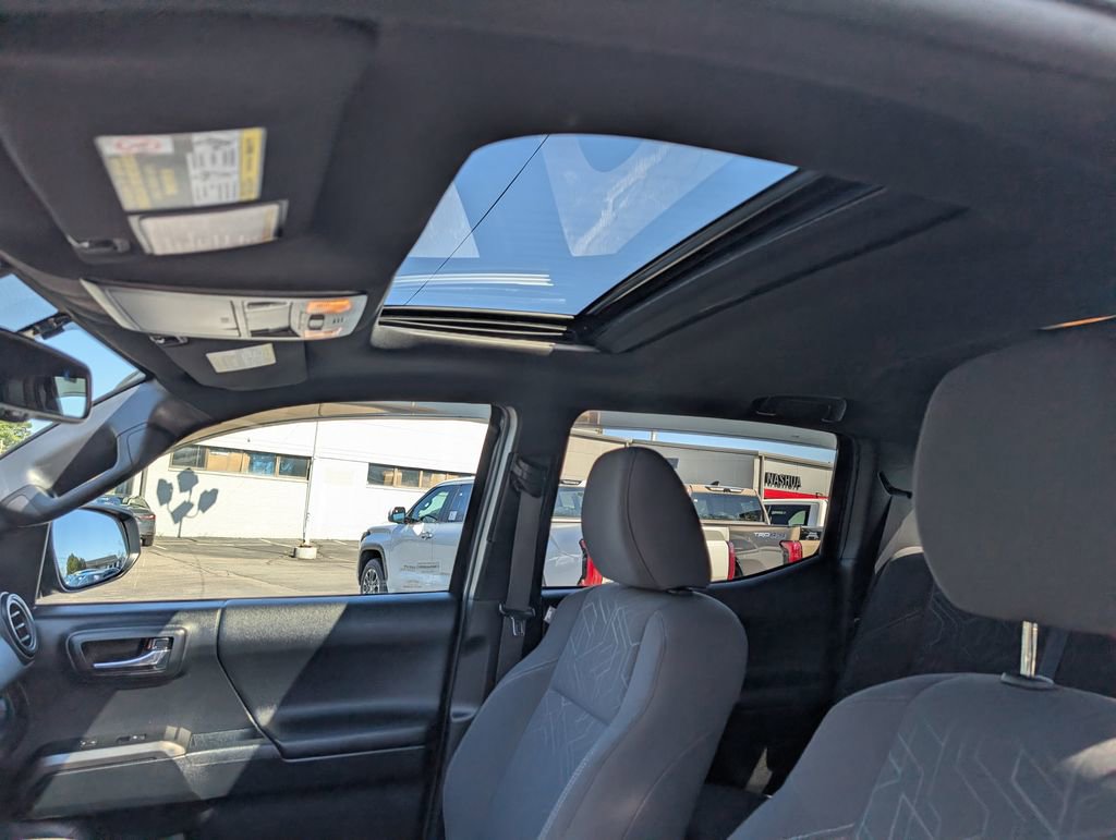 Used 2017 Toyota Tacoma TRD Sport image 21