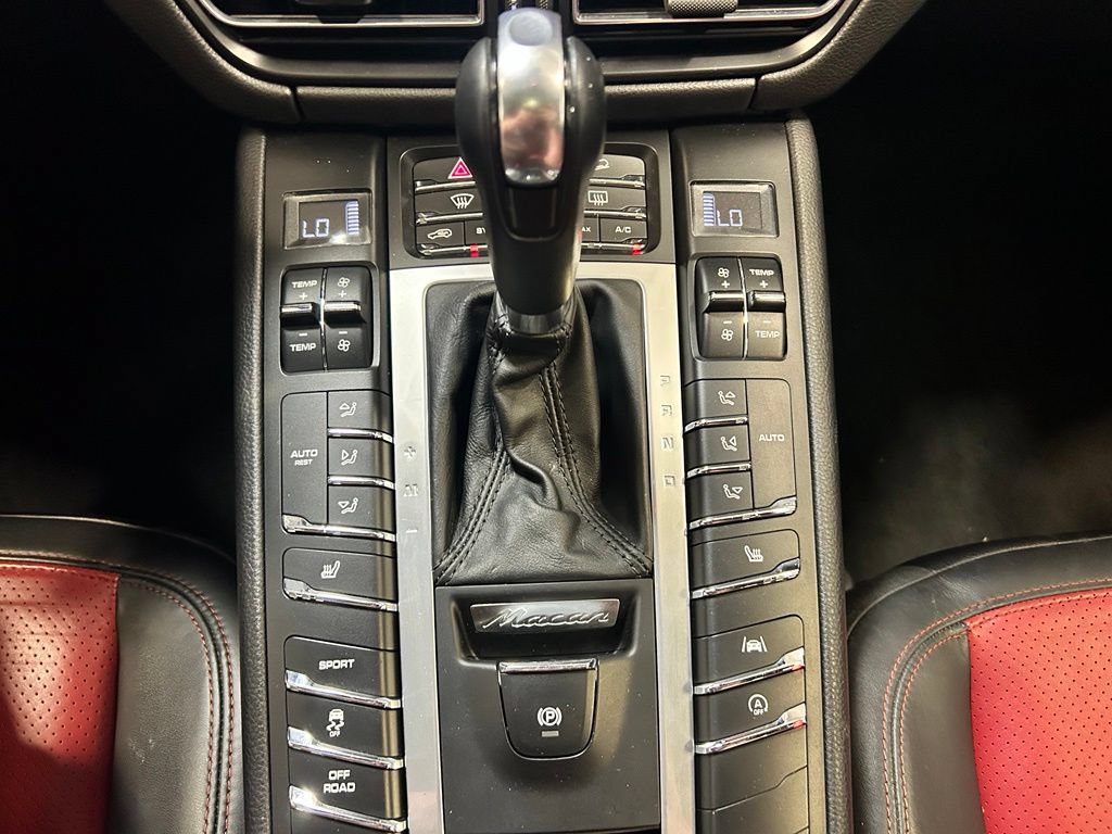 Certified 2021 Porsche Macan AWD/4WD image 19