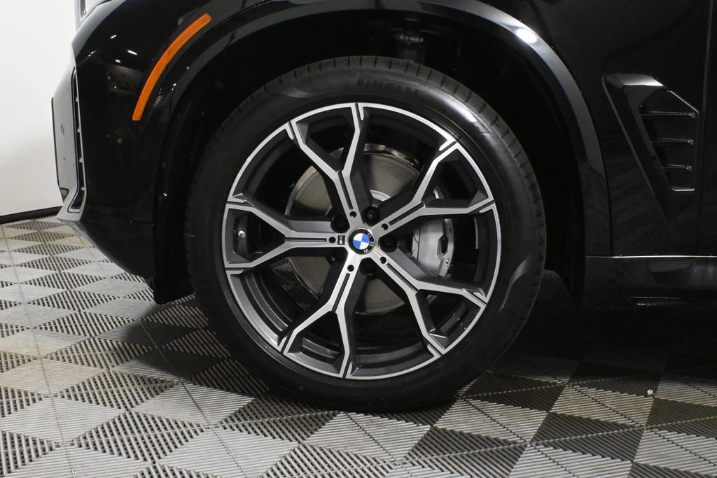 Used 2026 BMW X5 xDrive40i w/ M Sport Package image 12