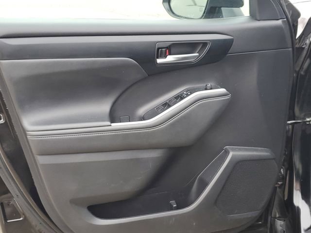 Used 2022 Toyota Highlander XLE image 21