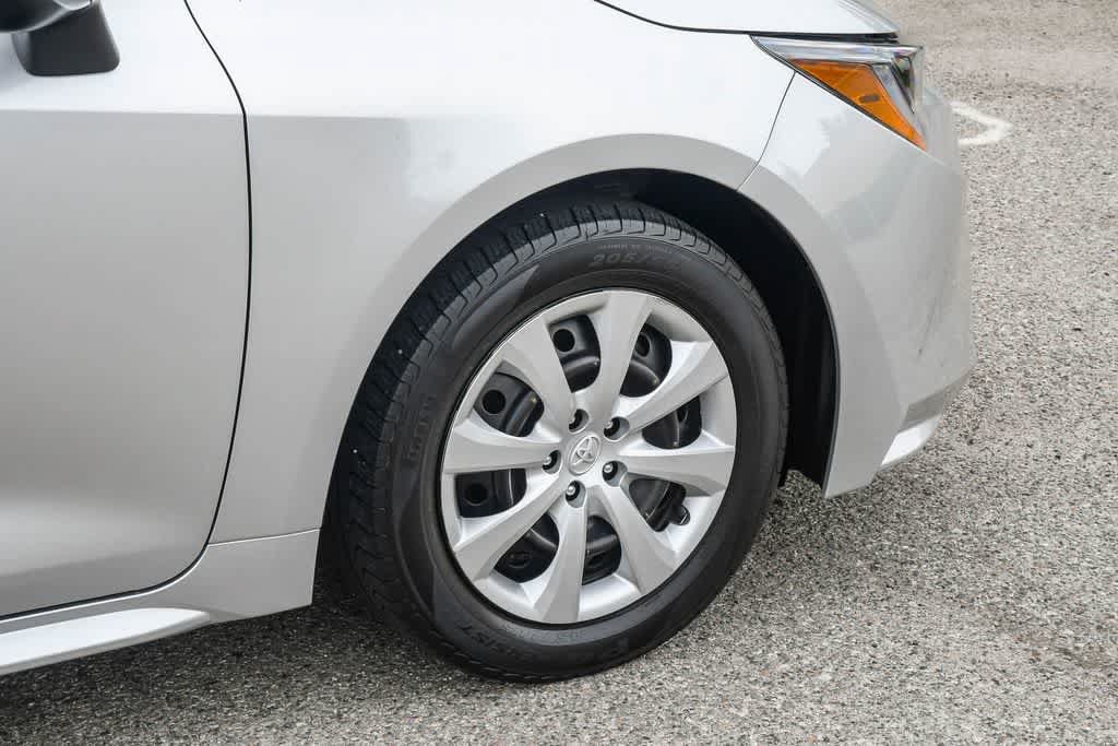 Used 2025 Toyota Corolla LE FWD image 11