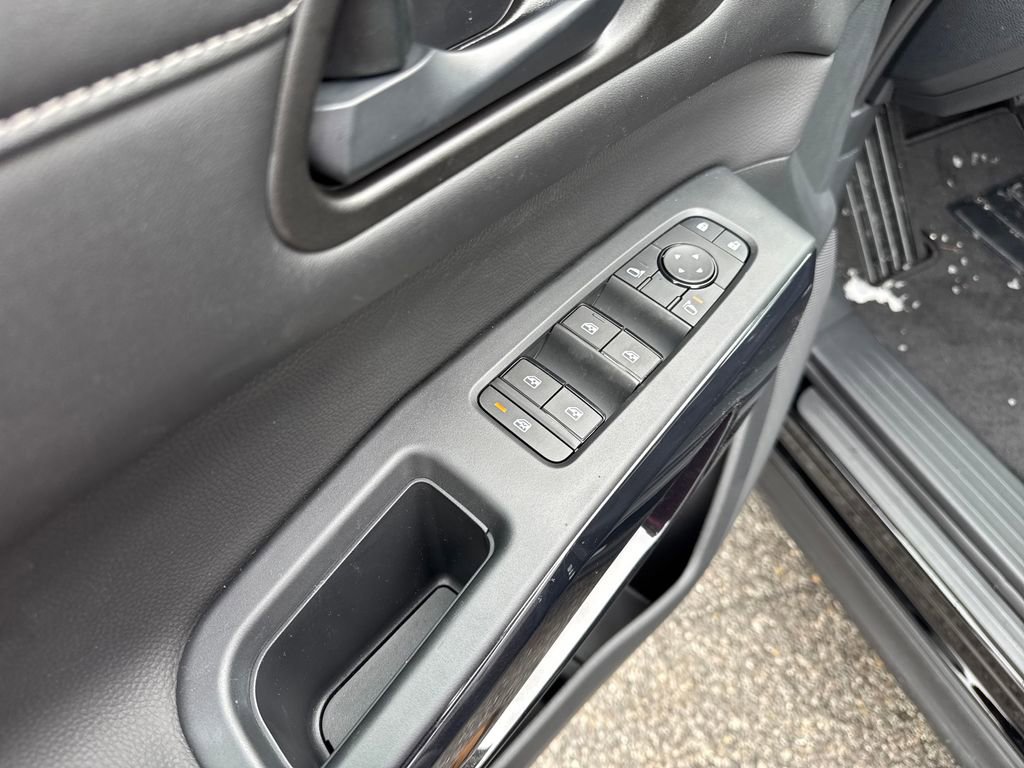 New 2026 Nissan Pathfinder SV image 12