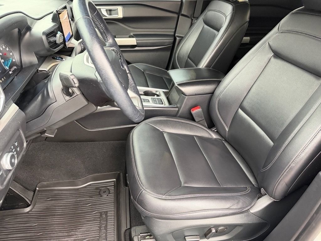 Used 2021 Ford Explorer XLT w/ Equipment Group 202A image 10