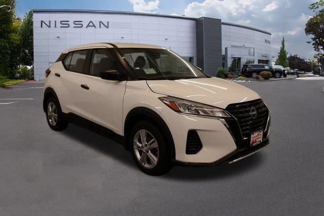 New 2025 Nissan Kicks Play S