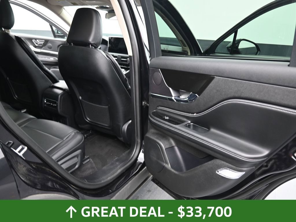 Used 2024 Lincoln Corsair Reserve image 23