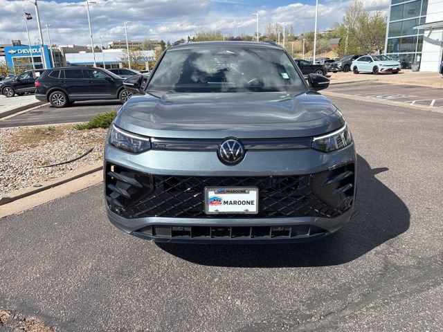 Certified 2025 Volkswagen Tiguan SE R-Line AWD/4WD image 2