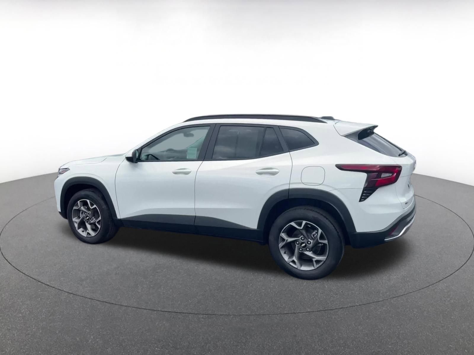 Used 2025 Chevrolet Trax LT image 10