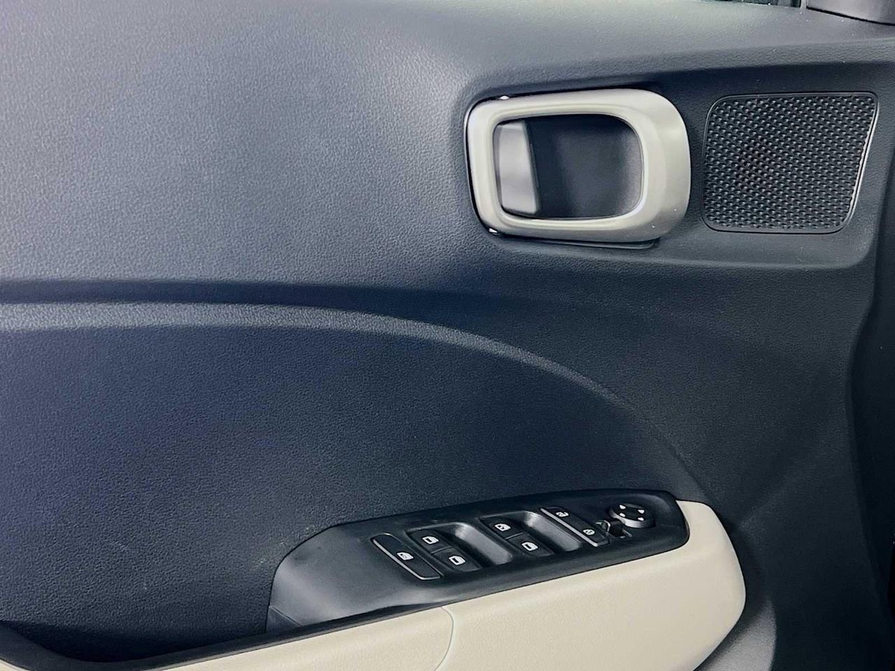 New 2025 Hyundai Venue SEL image 16