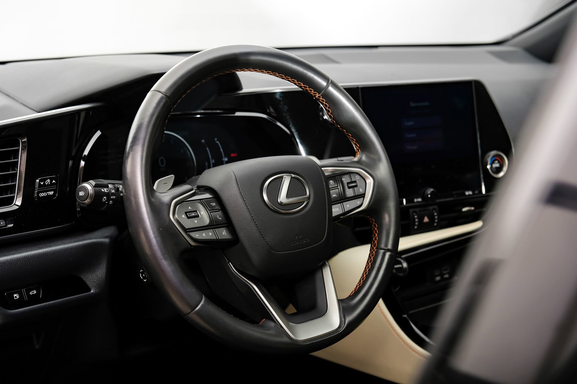 Used 2023 Lexus NX 250 FWD w/ Towing Package (2000 Lbs) image 20
