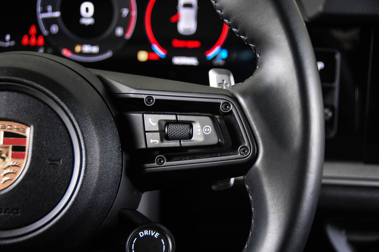 Certified 2025 Porsche Cayenne AWD/4WD image 15