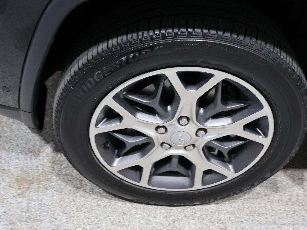 Certified 2021 Jeep Grand Cherokee Limited w/ Luxury Group II image 11