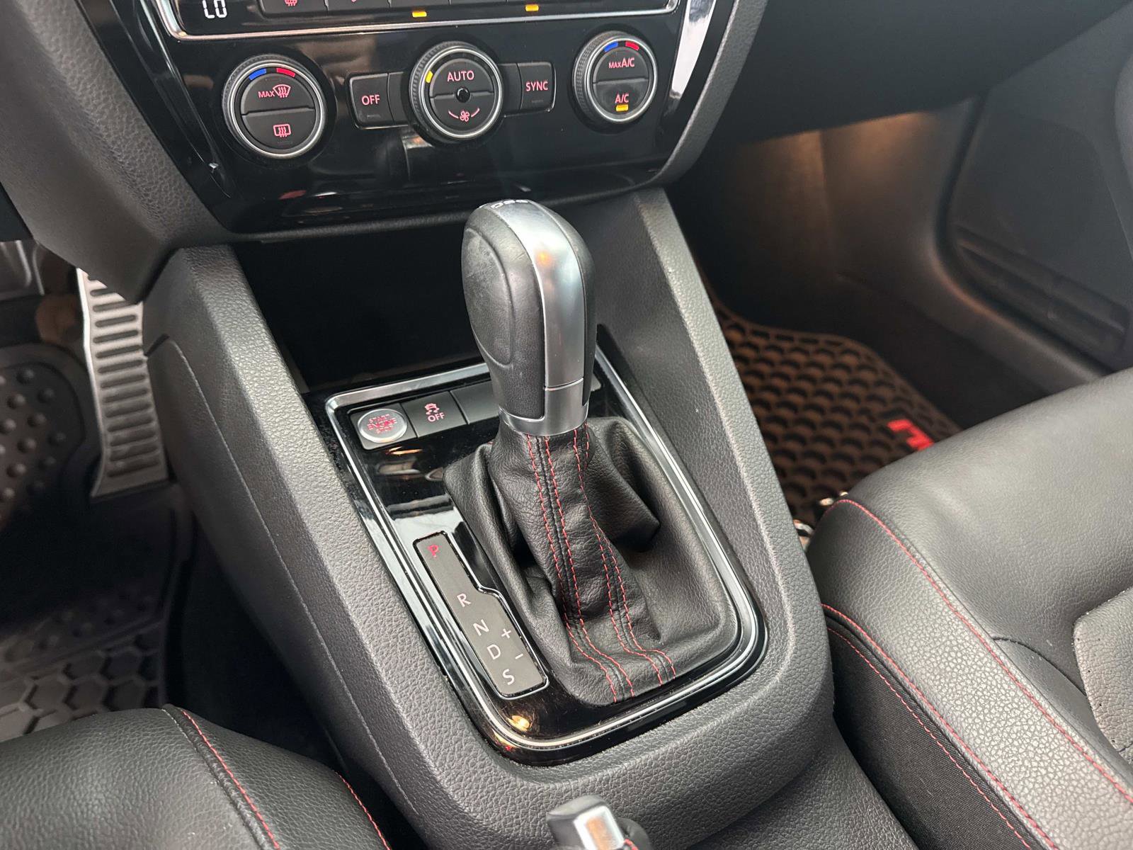 Used 2018 Volkswagen Jetta GLI FWD image 25