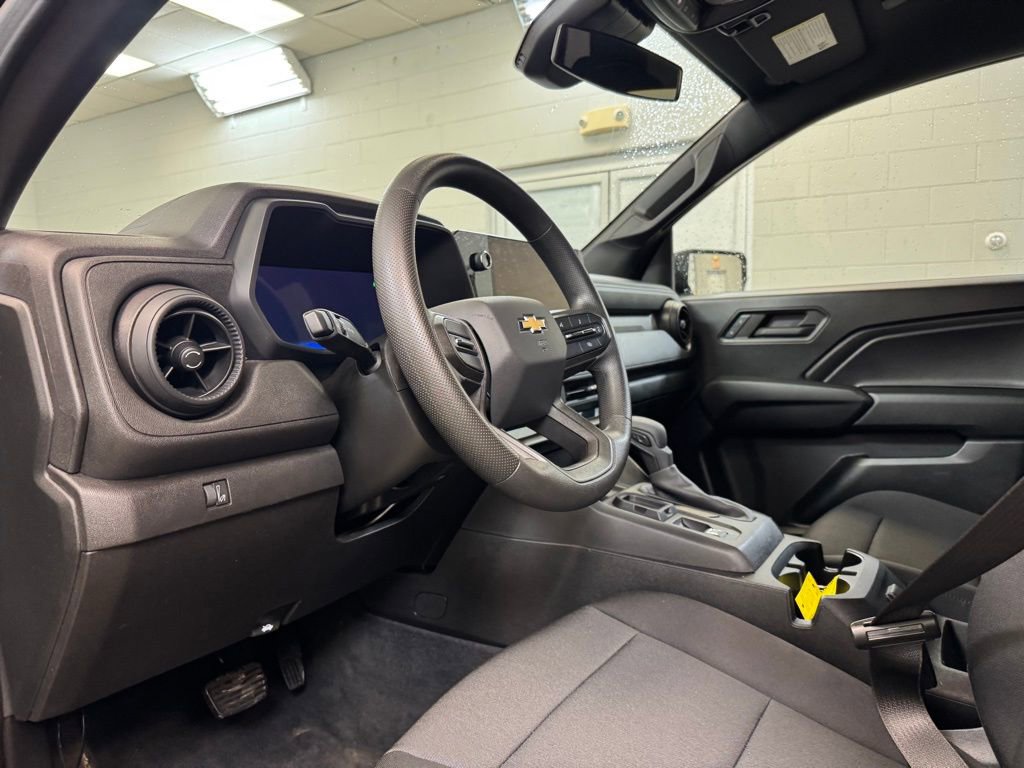 Used 2024 Chevrolet Colorado W/T image 14