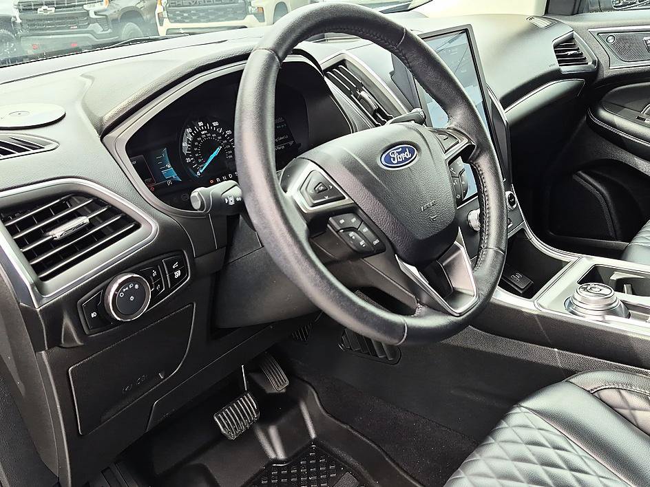 Used 2024 Ford Edge Titanium AWD/4WD image 16
