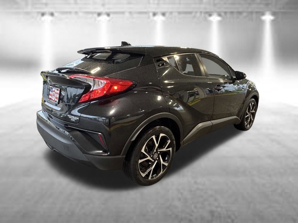 Used 2019 Toyota C-HR XLE FWD image 4