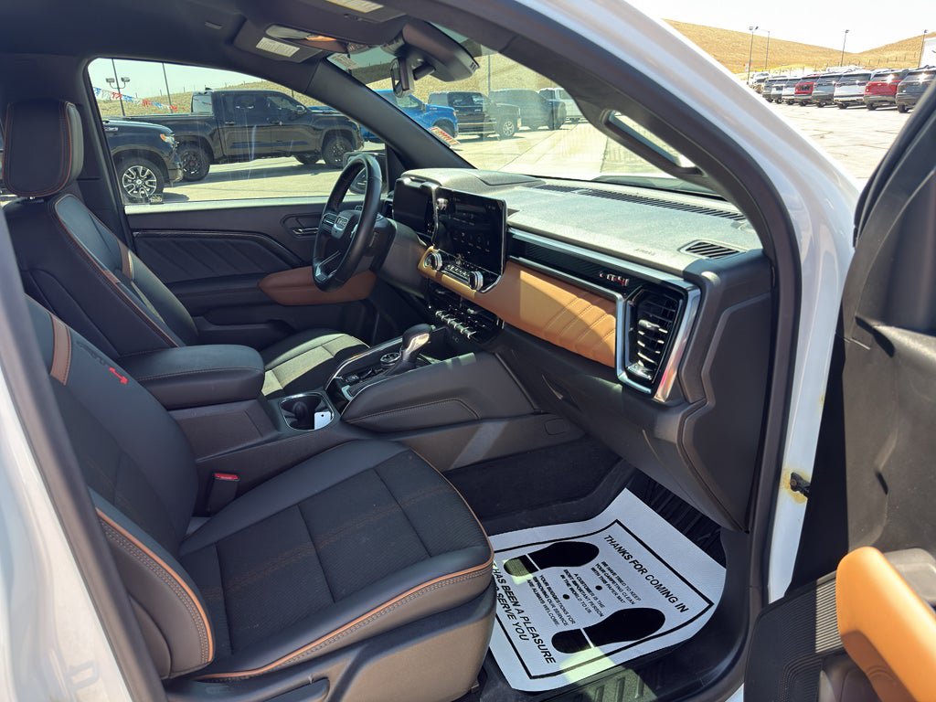 Certified 2024 GMC Canyon AT4 AWD/4WD image 9