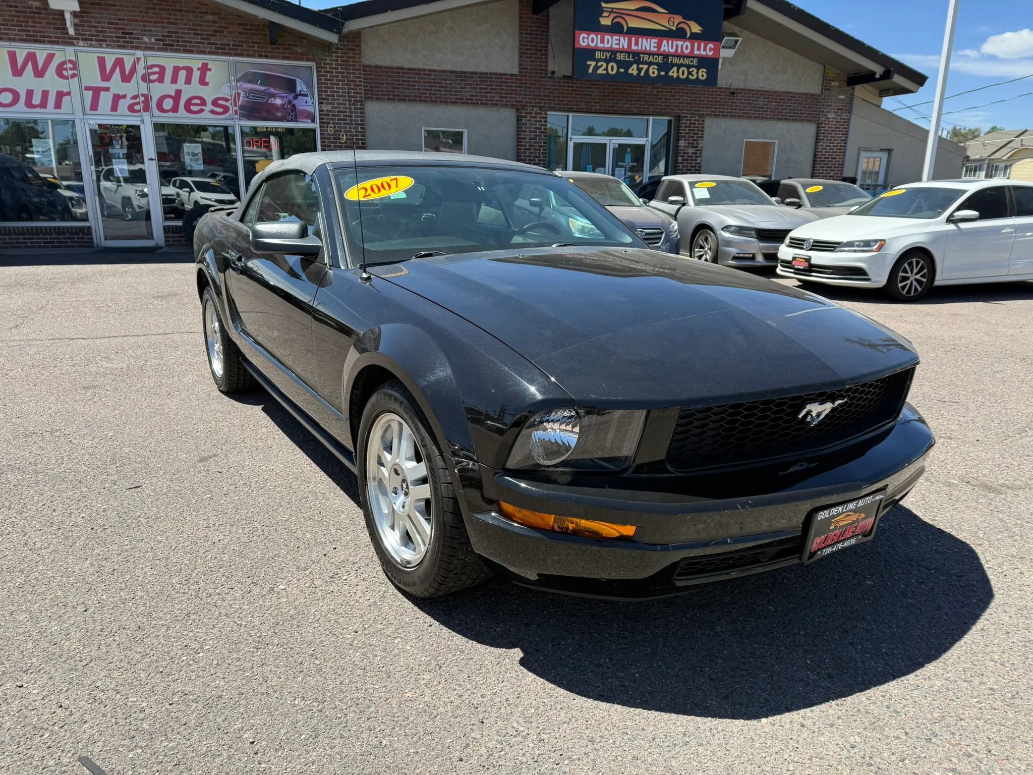 Used 2007 Ford Mustang Convertible RWD image 2
