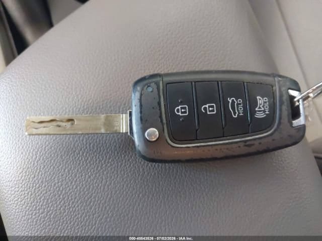 Used 2021 Hyundai Elantra SE FWD image 9