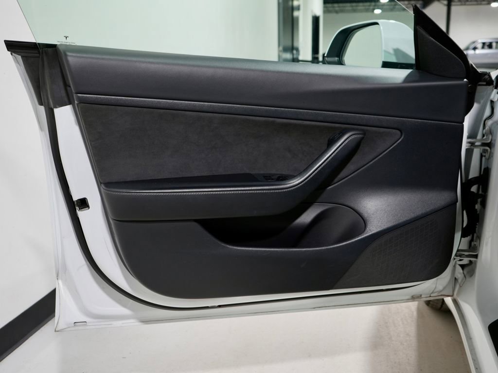 Used 2021 Tesla Model 3 Standard Range Plus image 14