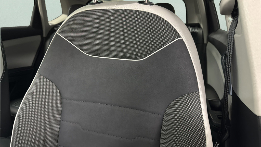 Used 2025 Volkswagen Taos SE image 18