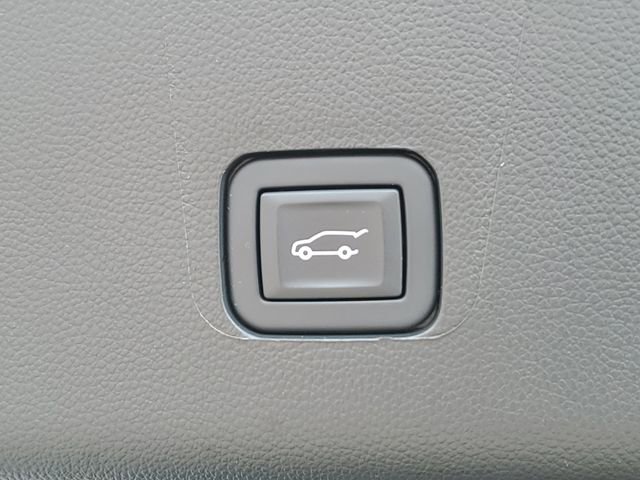 Certified 2023 Chevrolet Traverse RS w/ LPO, Floor Liner Package AWD/4WD image 32