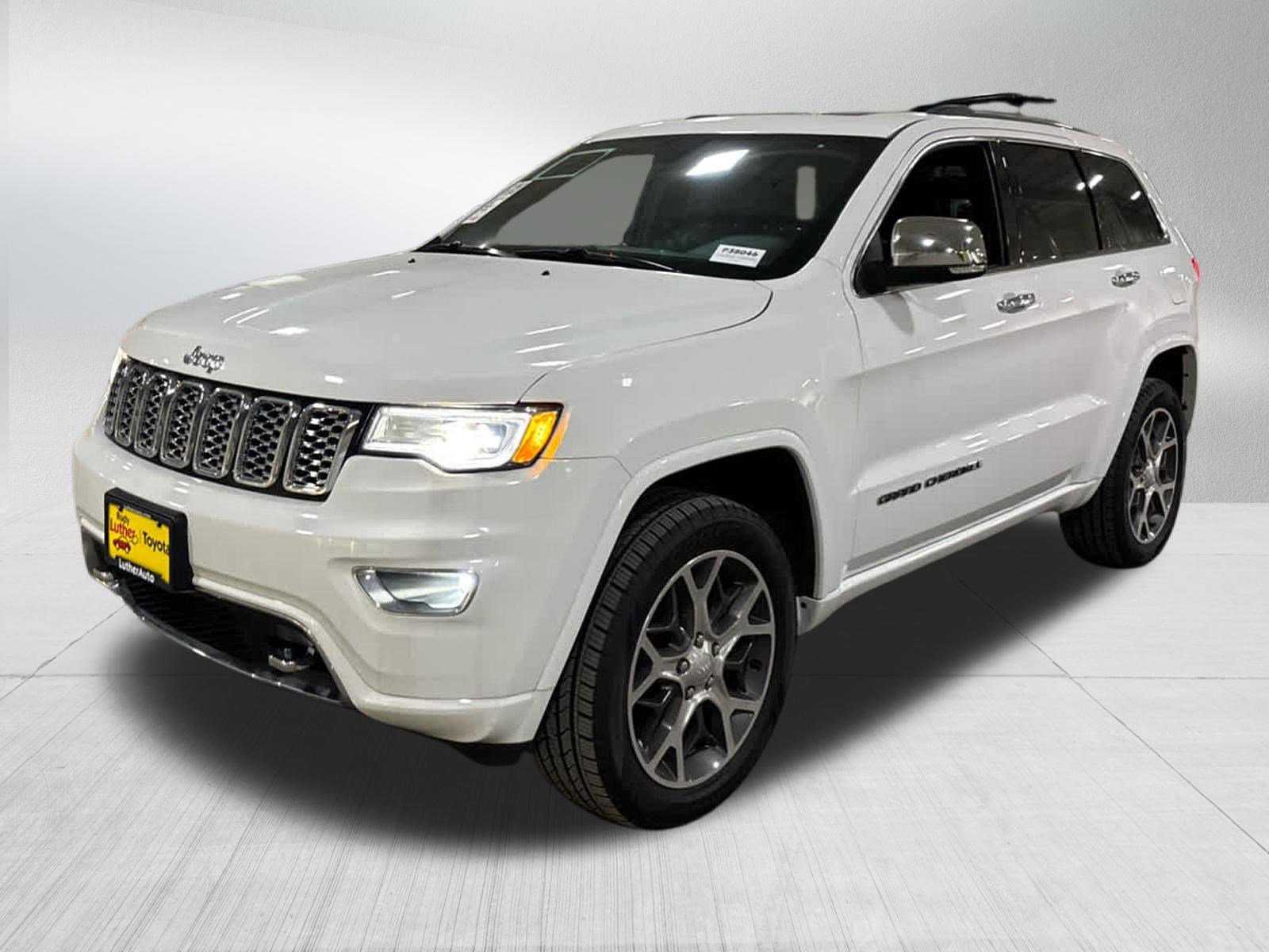Used 2019 Jeep Grand Cherokee Overland AWD/4WD image 3
