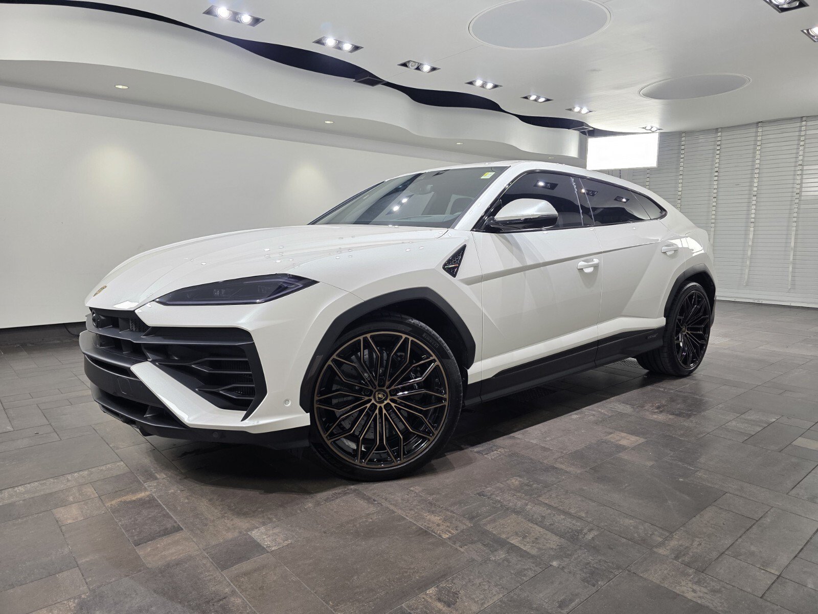 Used 2026 Lamborghini Urus SE AWD/4WD image 1