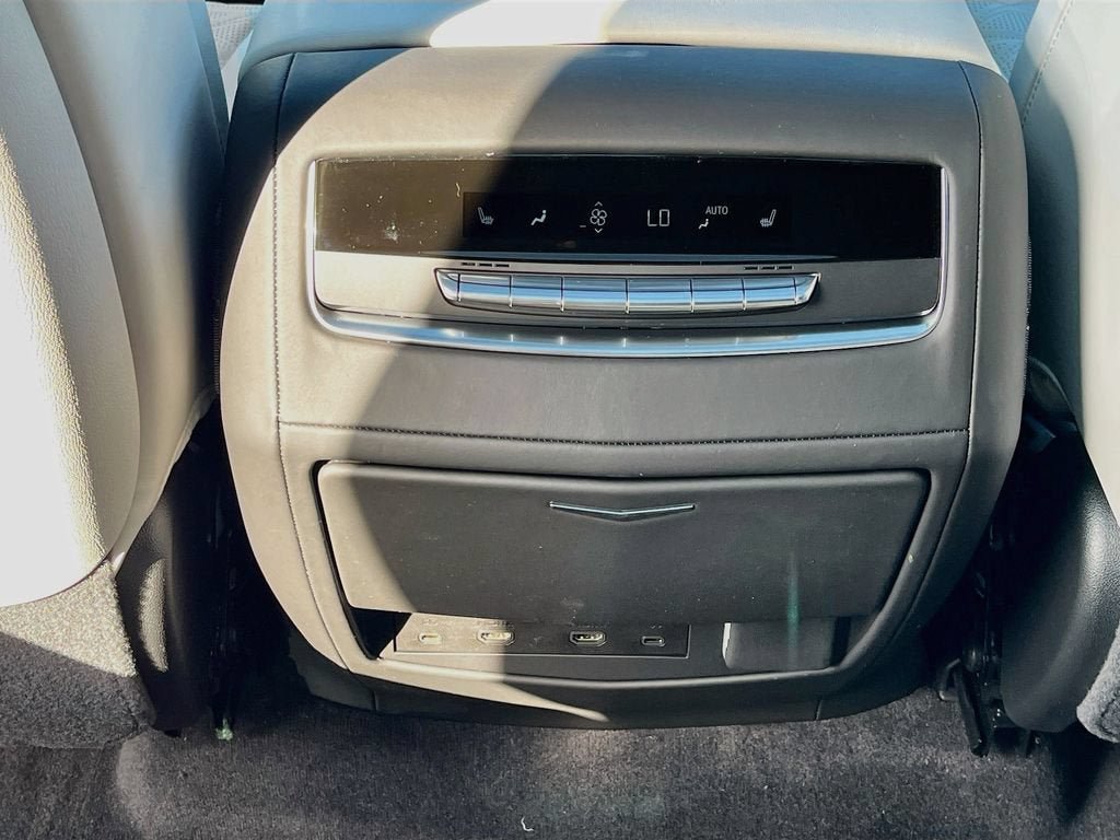 New 2026 Cadillac Escalade Platinum Sport w/ LPO, ONYX Package AWD/4WD image 31