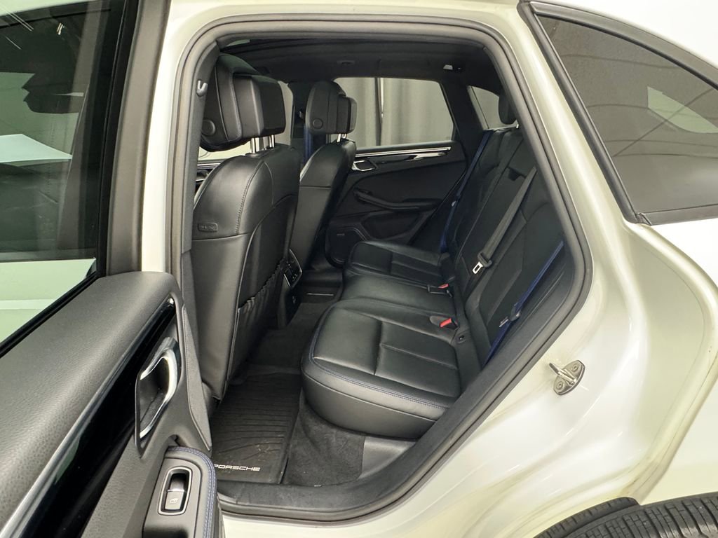 Used 2024 Porsche Macan w/ Premium Plus Package image 12
