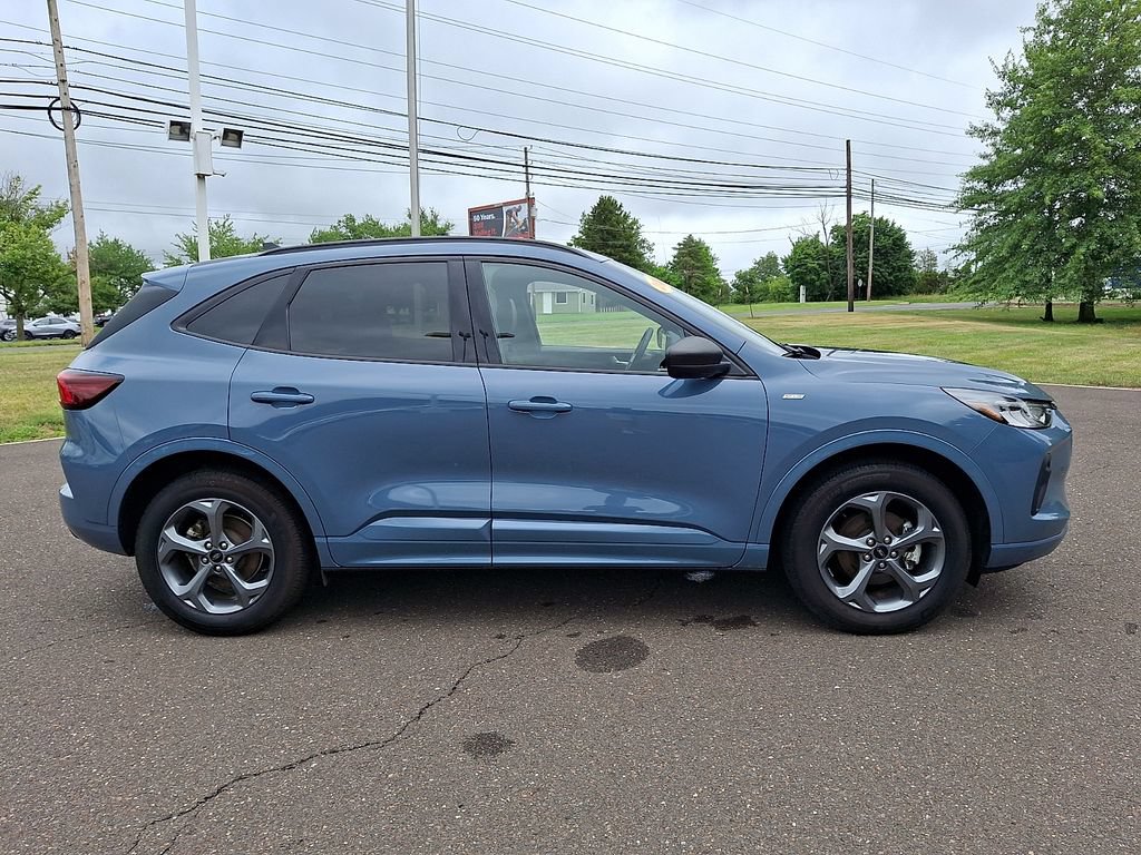 Used 2024 Ford Escape ST-Line w/ Tech Pack #1 AWD/4WD image 9
