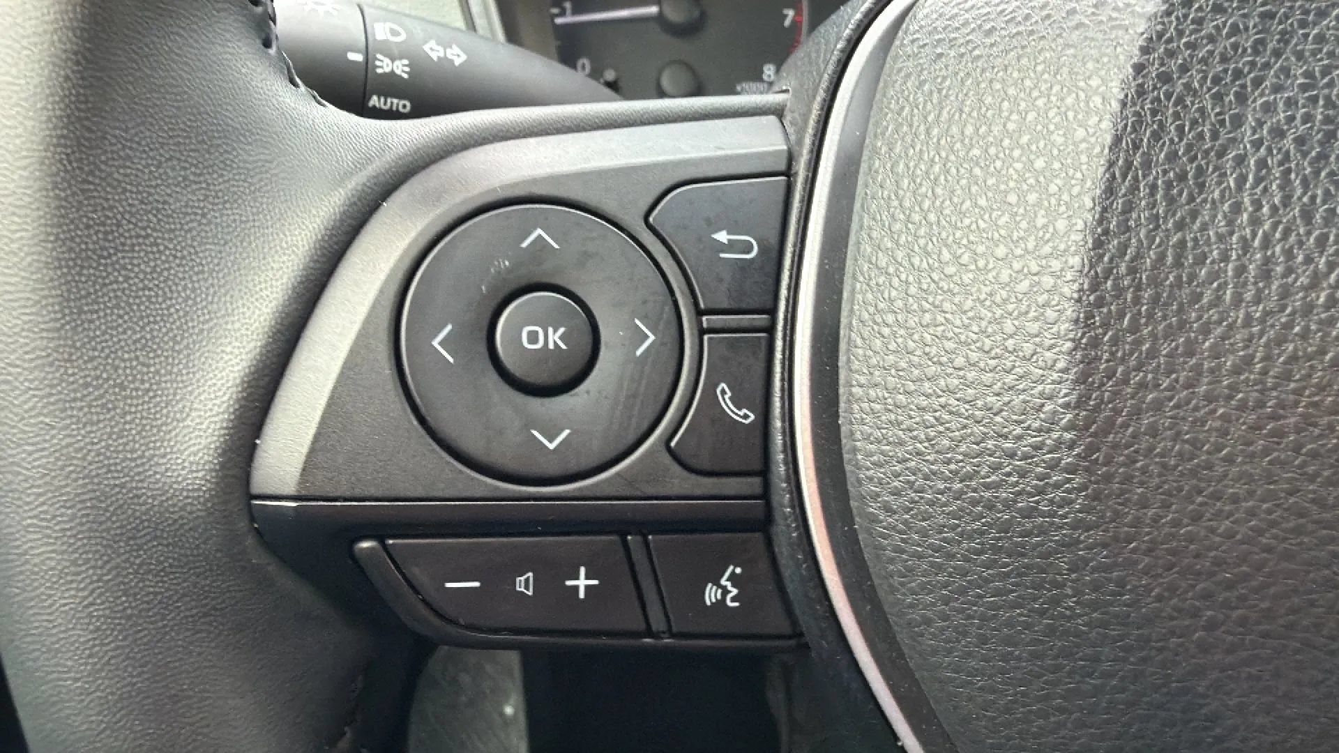 Used 2023 Toyota Corolla SE FWD image 12