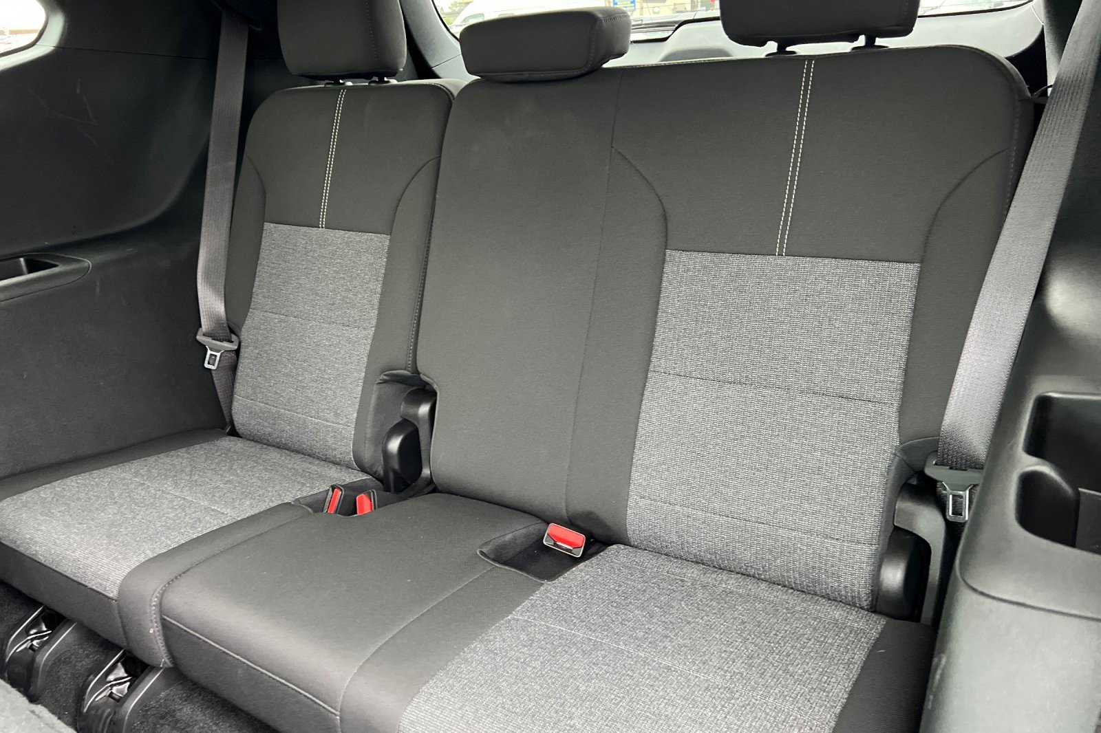 Used 2025 GMC Acadia Elevation image 12