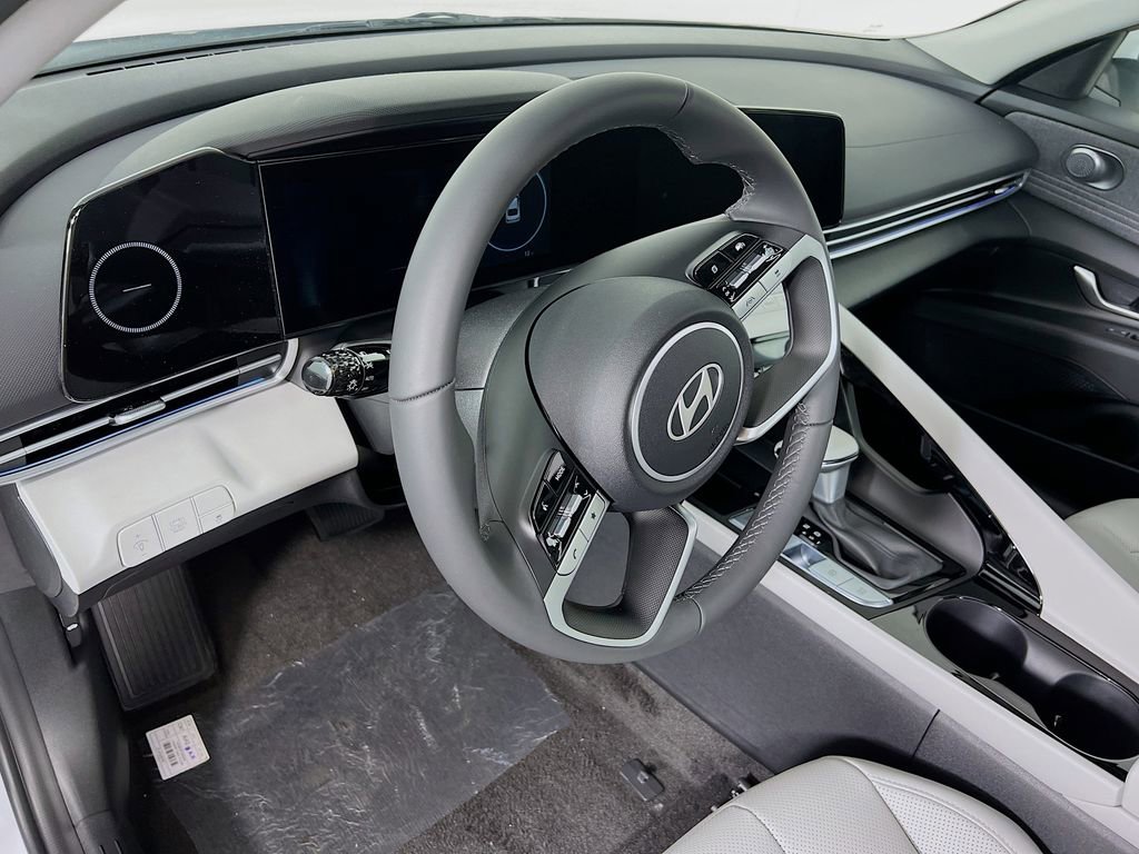 New 2025 Hyundai Elantra Limited image 8