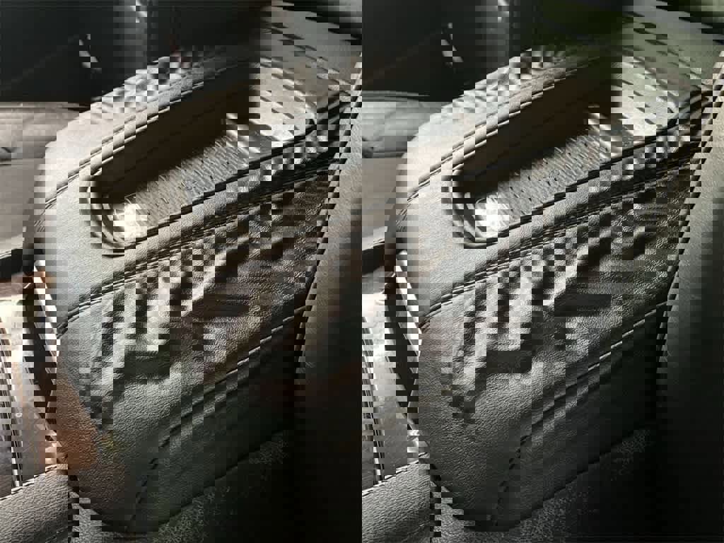 Used 2015 Cadillac Escalade Luxury image 32