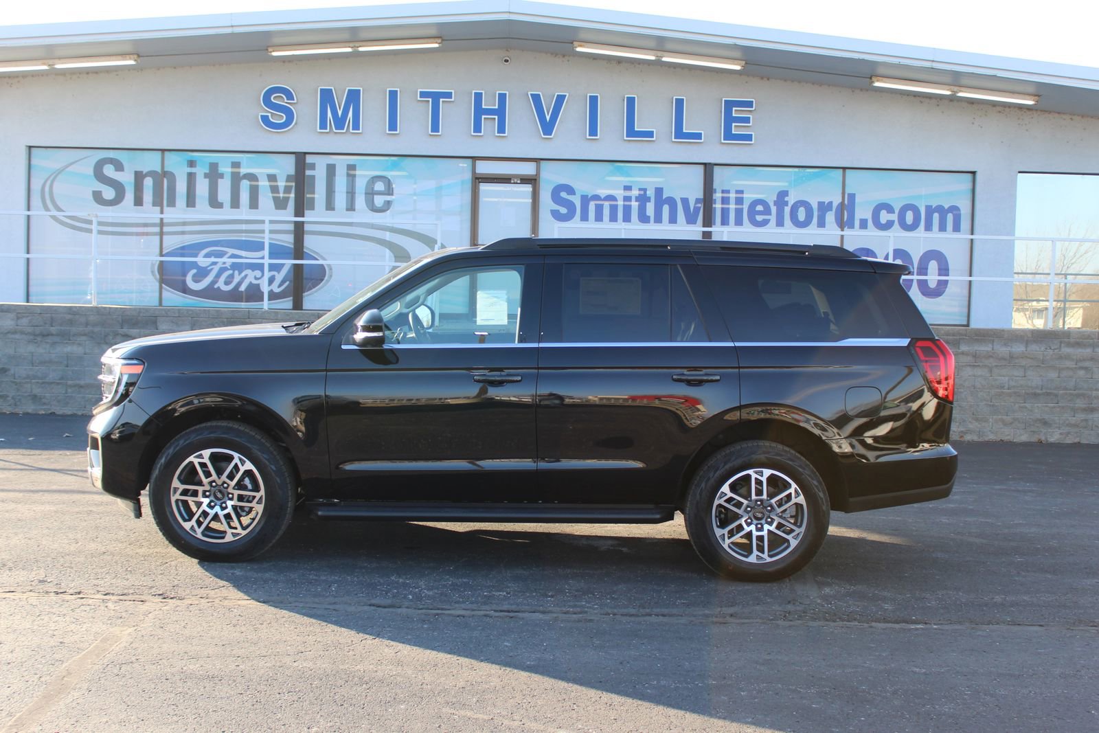 New 2025 Ford Expedition Active image 2