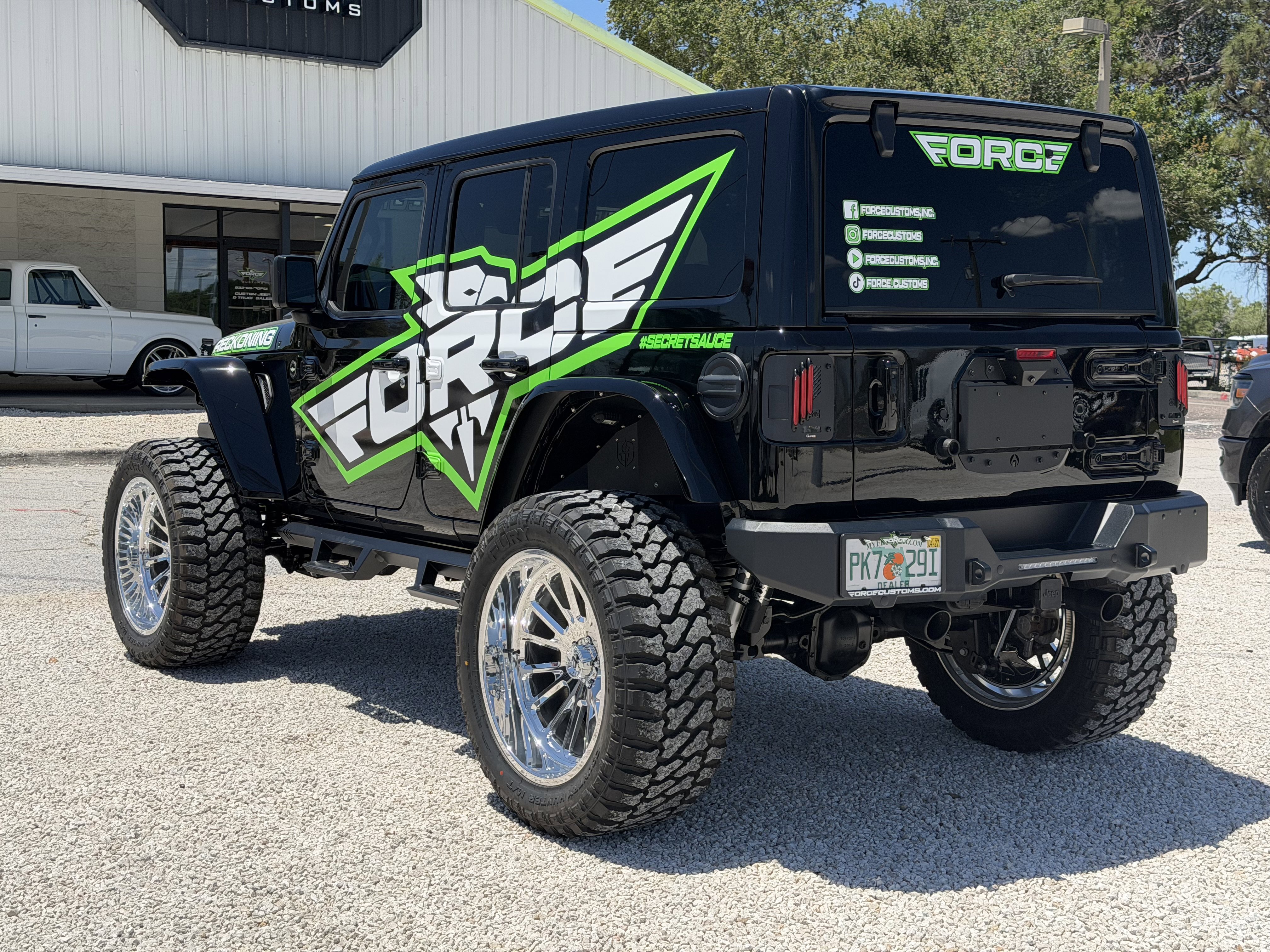 Used 2024 Jeep Wrangler Unlimited Rubicon AWD/4WD image 10